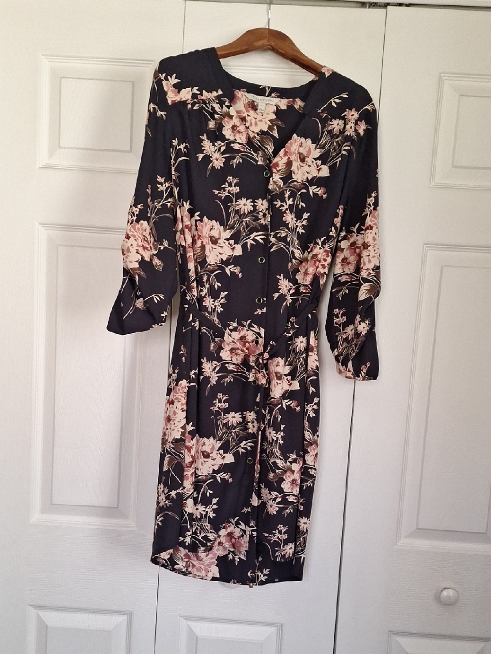 41 Hawthorn Black Floral Button-Front Long Sleeve Dress with Blush Flowers